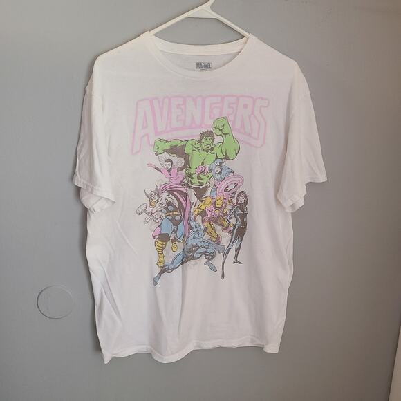 Marvel  Avengers Graphic White and pink T-shirt.size L - Picture 1 of 6